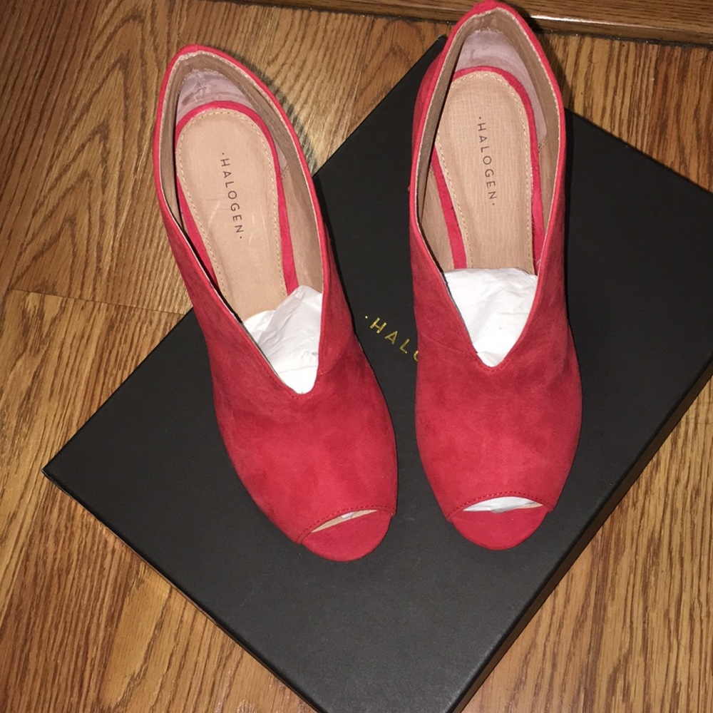 HALOGEN Red booties size 6. New